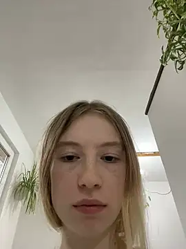 Snapshot of minidivaa_ chatting on 8, 1, 2025 minidivaa  online show from 8, 1, 2025