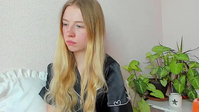 Snapshot of minidivaa_ chatting on 10, 1, 2025 minidivaa  online show from 10, 1, 2025