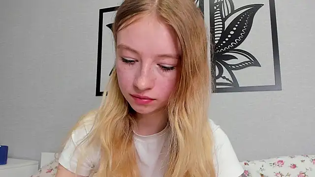 Snapshot of minidivaa_ chatting on 4, 2, 2025 minidivaa  online show from 4, 2, 2025