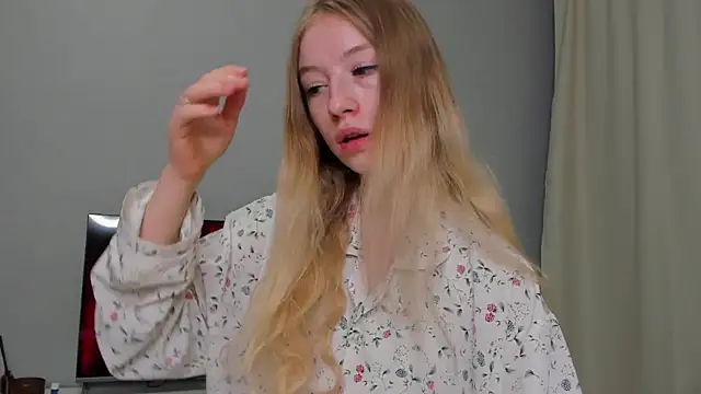 Snapshot of minidivaa_ chatting on 4, 3, 2025 minidivaa  online show from 4, 3, 2025