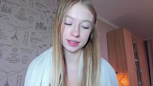 Snapshot of minidivaa_ chatting on 4, 10, 2025 minidivaa  online show from 4, 10, 2025