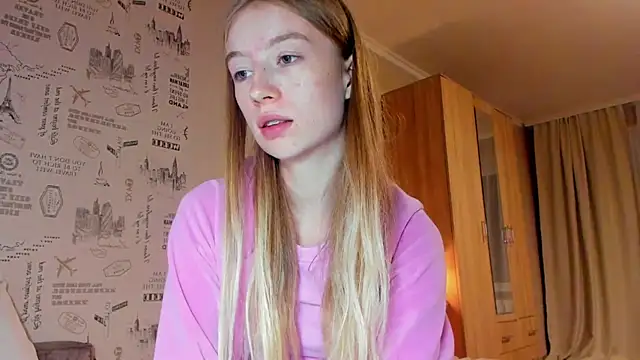 Snapshot of minidivaa_ chatting on 8, 10, 2025 minidivaa  online show from 8, 10, 2025