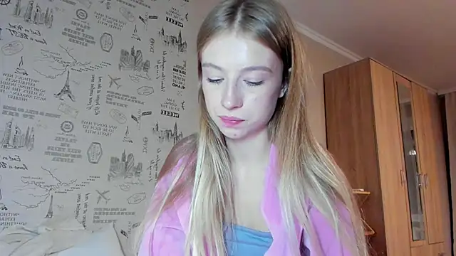 Snapshot of minidivaa_ chatting on 13, 10, 2025 minidivaa  online show from 13, 10, 2025