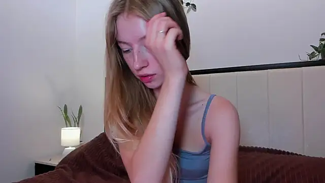 Snapshot of minidivaa_ chatting on 23, 10, 2025 minidivaa  online show from 23, 10, 2025