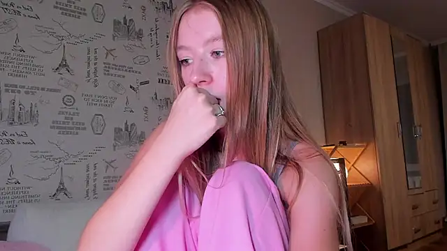 Snapshot of minidivaa_ chatting on 25, 10, 2025 minidivaa  online show from 25, 10, 2025