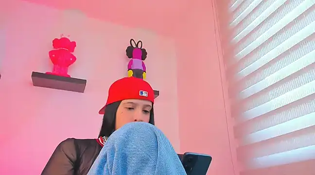 Gangster Girl online show from 14, 12, 2024