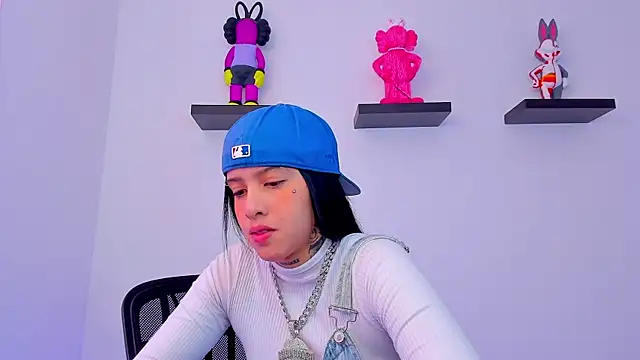 Gangster Girl online show from 8, 2, 2025