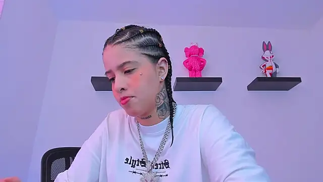 Gangster Girl online show from 28, 2, 2025