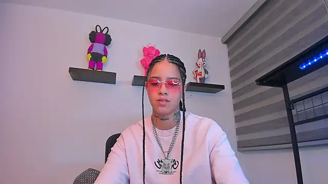 Gangster Girl online show from 23, 12, 2025