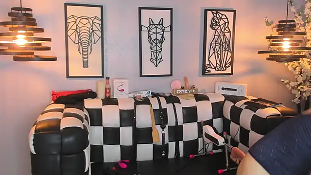 SARAFOXX  online show from 4, 1, 2025