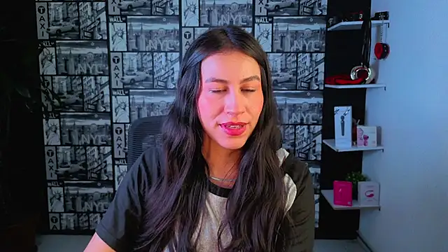 Snapshot of EmiGomez_ chatting on 19, 6, 2026 EmiGomez online show from 19, 6, 2026