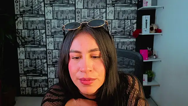 EmiGomez  online show from 22, 6, 2026
