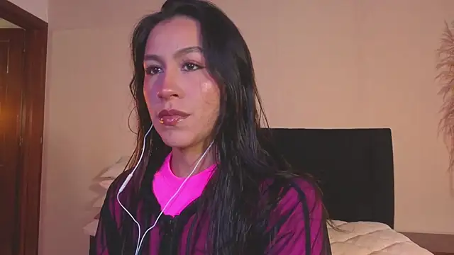 EmiGomez  online show from 7, 7, 2026