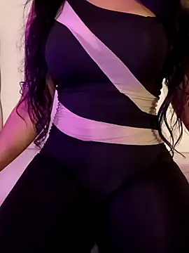 Snapshot of Almas_Queen chatting on 8, 10, 2025 Almas Queen online show from 8, 10, 2025