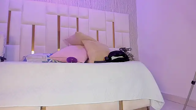 Victoriaa millers online show from 5, 5, 2026