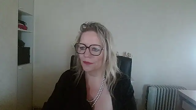Snapshot of Silkesquirt chatting on 24, 10, 2025 Silkesquirt online show from 24, 10, 2025