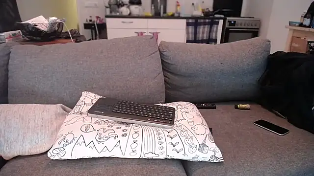 P4RtYBOII92 online show from 17, 9, 2025