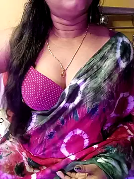 Snapshot of ella_mariya chatting on 12, 12, 2024 ella mariya online show from 12, 12, 2024