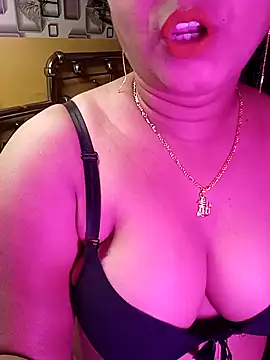 Snapshot of ella_mariya chatting on 4, 1, 2025 ella mariya online show from 4, 1, 2025