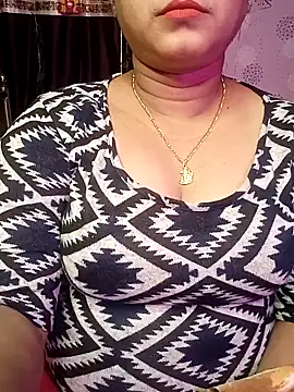 Snapshot of ella_mariya chatting on 5, 1, 2025 ella mariya online show from 5, 1, 2025