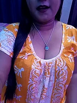 Snapshot of ella_mariya chatting on 8, 10, 2025 ella mariya online show from 8, 10, 2025