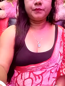 Snapshot of ella_mariya chatting on 6, 11, 2025 ella mariya online show from 6, 11, 2025