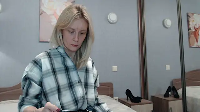 AvelinaLeoni online show from 20, 4, 2026