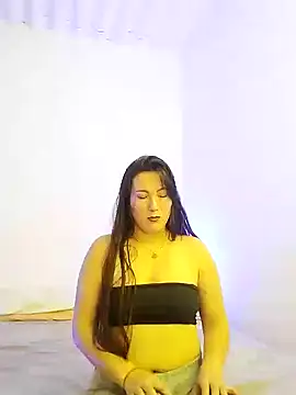 Elle Lee  online show from 7, 12, 2024