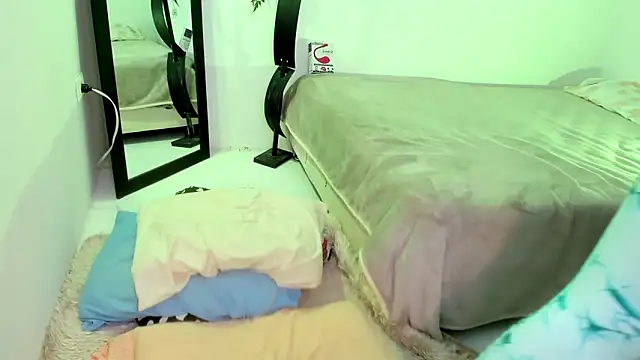 Elle Lee  online show from 20, 12, 2024