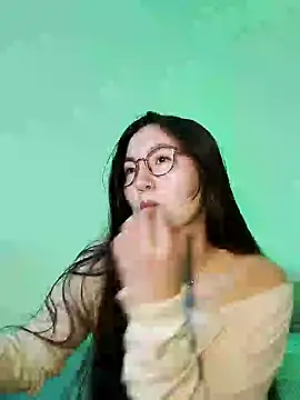 Elle Lee  online show from 8, 2, 2025