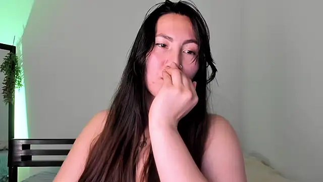 Elle Lee  online show from 24, 2, 2025