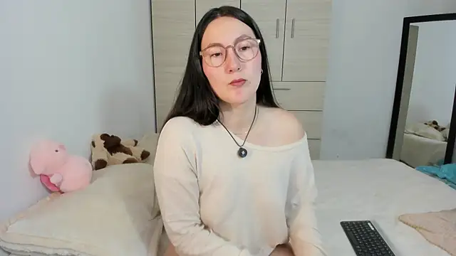 Elle Lee  online show from 12, 9, 2025