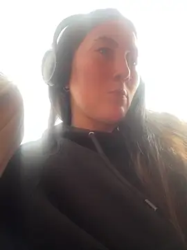 Elle Lee  online show from 2, 10, 2025