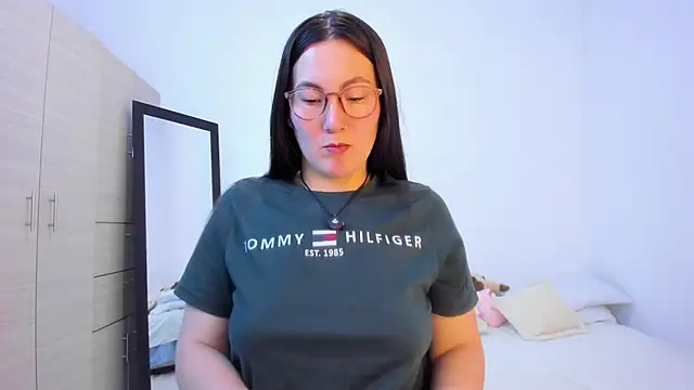 Elle Lee  online show from 27, 11, 2025