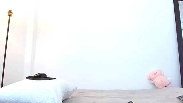 Elle Lee  online show from 4, 5, 2026