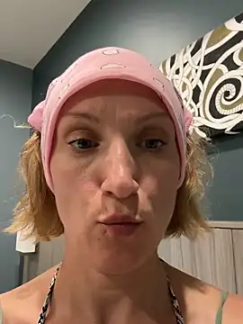 Snapshot of UmaTruewoman chatting on 10, 4, 2026 UmaTruewoman online show from 10, 4, 2026