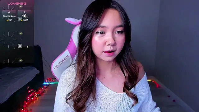 Fluffy Rose online show from 7, 11, 2025