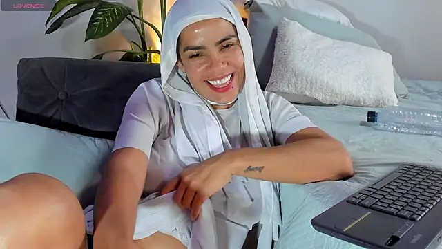 ClaraMariaMon online show from 31, 1, 2025