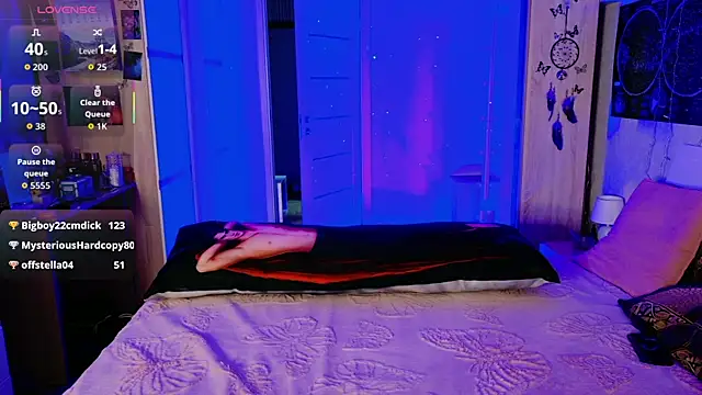 Evva Ross online show from 6, 11, 2025