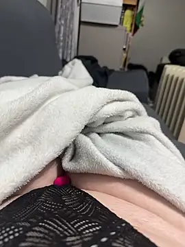 honeyyy24 online show from 8, 3, 2025