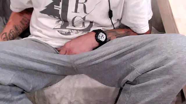 Snapshot of JohnnyKorrupt_ chatting on 10, 10, 2025 JohnnyKorrupt  online show from 10, 10, 2025
