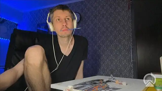 Snapshot of Aki-Laky chatting on 18, 12, 2025 Aki-Laky online show from 18, 12, 2025