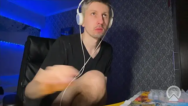 Snapshot of Aki-Laky chatting on 12, 3, 2026 Aki-Laky online show from 12, 3, 2026