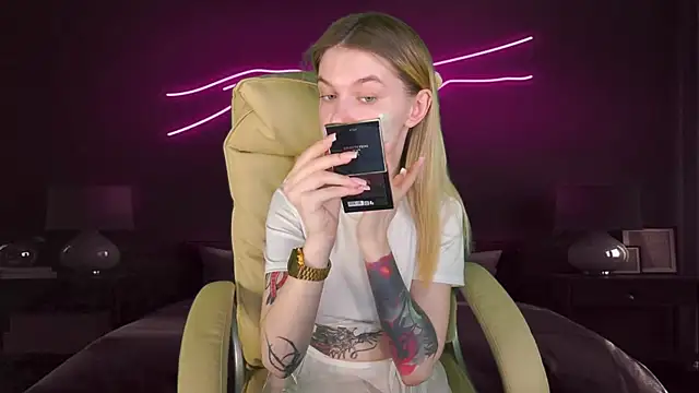 Snapshot of AnacondaOn chatting on 14, 3, 2025 AnacondaOn online show from 14, 3, 2025