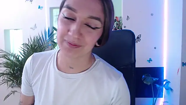 Snapshot of Lia-mitch chatting on 16, 9, 2025 Lia-mitch online show from 16, 9, 2025