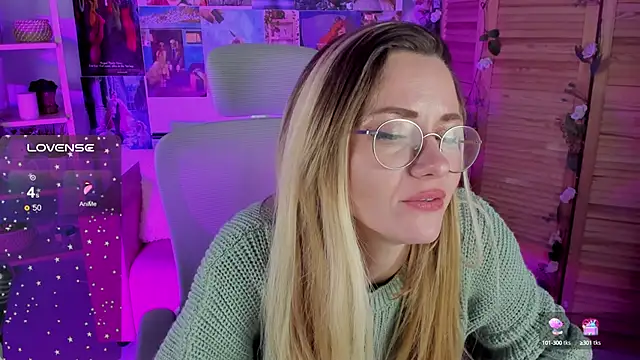 LadyIzabel online show from 12, 12, 2024