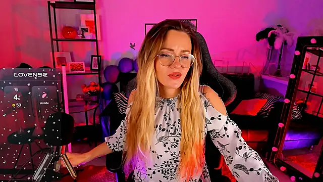 LadyIzabel online show from 8, 1, 2025