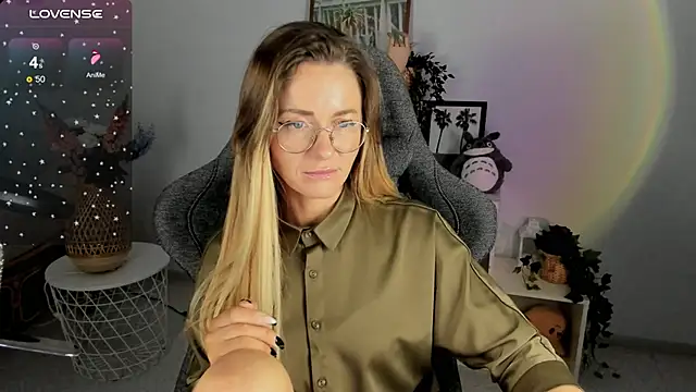 LadyIzabel online show from 20, 1, 2025