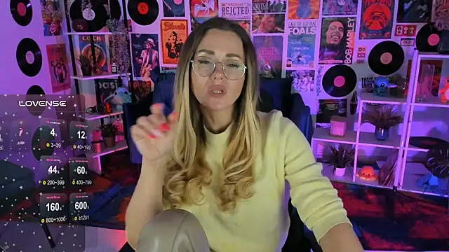 LadyIzabel online show from 17, 2, 2025