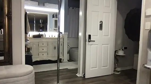 Snapshot of curvyfunlover chatting on 1, 10, 2025 curvyfunlover online show from 1, 10, 2025